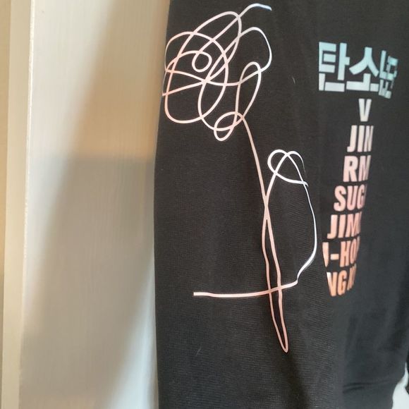 BNWOT size M BTS hoodie - Picture 3 of 5